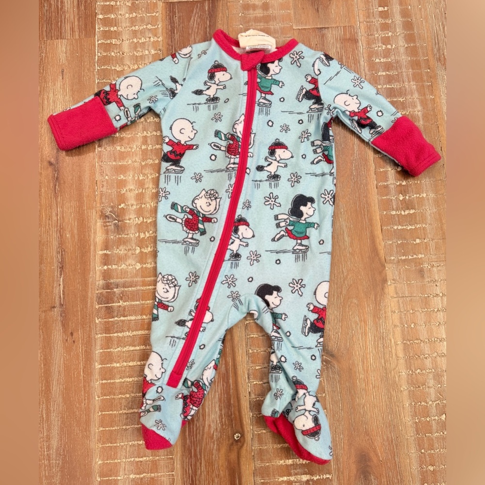 Munki Munki Peanuts 3 Months bodysuit footie pajamas winter Christmas fleece